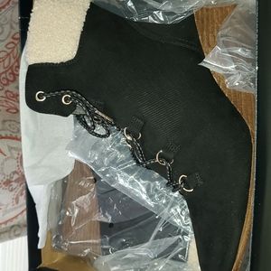 WOMEN'S BLACK SZ 11 DR. SCHOLL'S LINED ANKLE WEDGE BOOTS